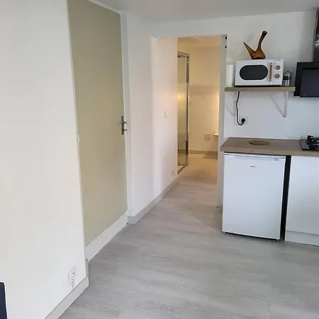 Au Rdc D'une Charmante Maison アパート *