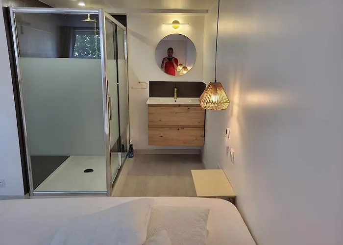 Au Rdc D'une Charmante Maison *